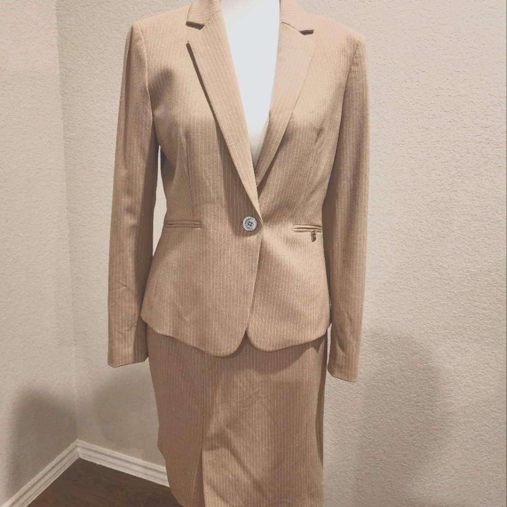 TAHARI ,business attire ,size 4 petite.